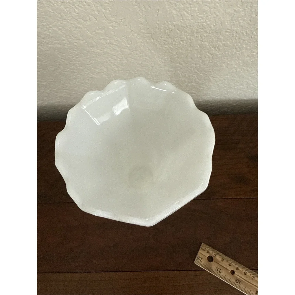 Vintage Anchor Hocking Milk Glass Flared Ruffled Vase 6